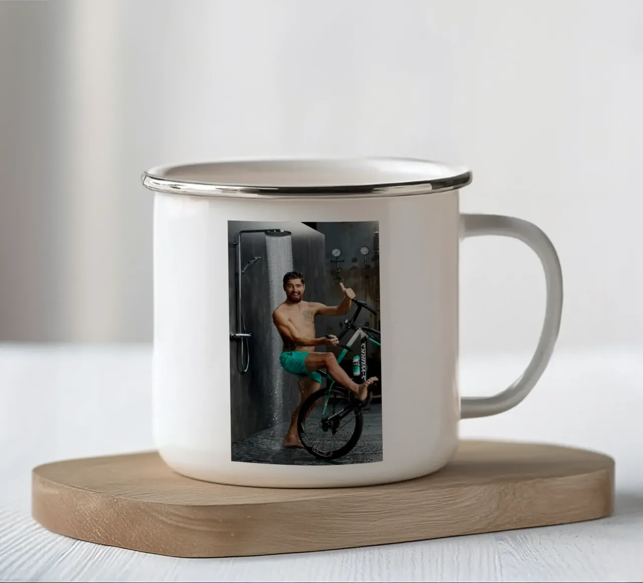 Peter Sagan pubblicizza le biciclette tazza in smalto da addelia shope