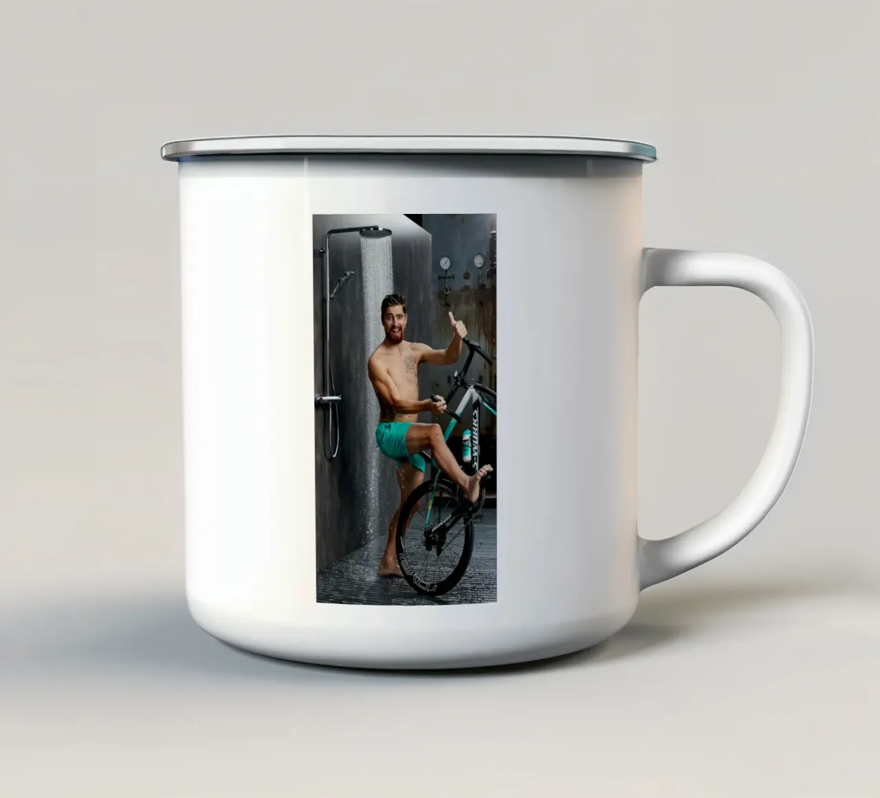 Peter Sagan pubblicizza le biciclette tazza in smalto da addelia shope