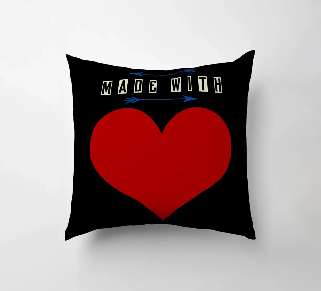 Made with heart Red cuscino da TijanaArtStudio88