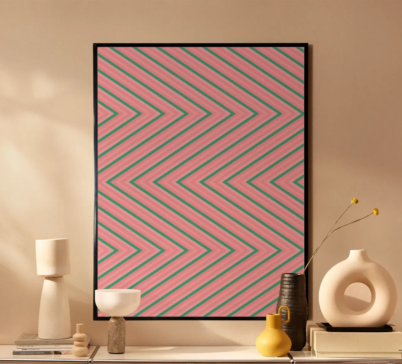 Strisce Chevron verdi e rosa poster con telaio in plastica da SilverPegasus