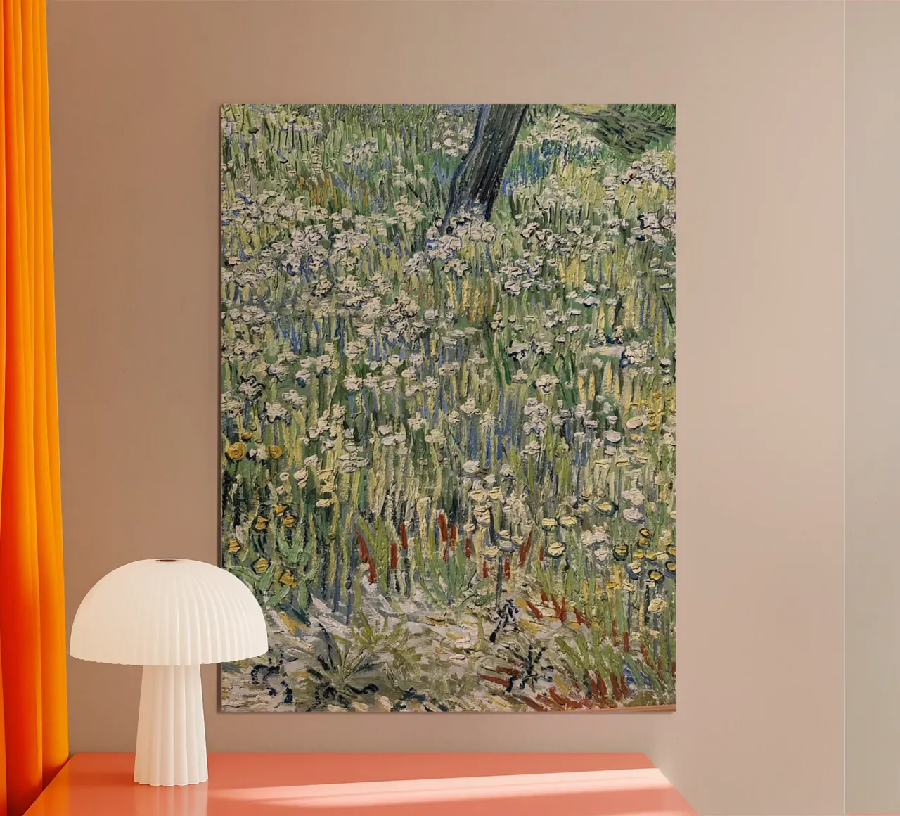 vasti campi verdi, pieni di fiori gialli poster con telaio in alluminio da Piper Shop Oke