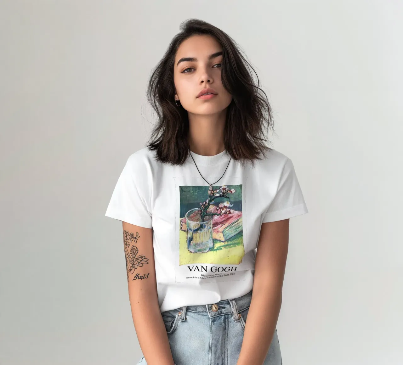 un rametto di fiori di mandorlo in un bicchiere t-shirt da Piper Shop Oke