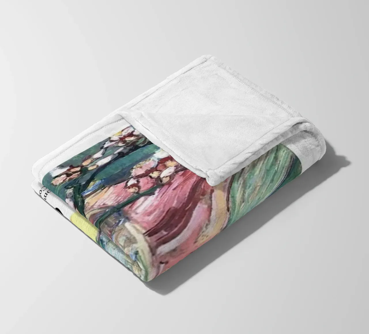 un rametto di fiori di mandorlo in un bicchiere coperta in pile da Piper Shop Oke
