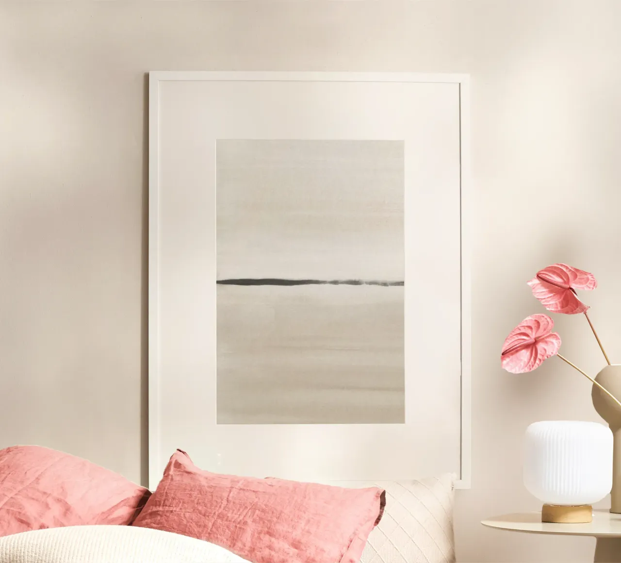 Acquerello minimalista beige 1/2 poster con telaio in alluminio da NouveauPrints