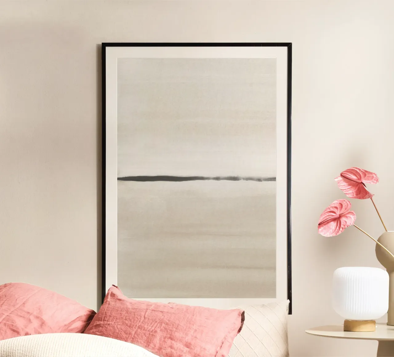 Acquerello minimalista beige 1/2 poster con telaio in alluminio da NouveauPrints