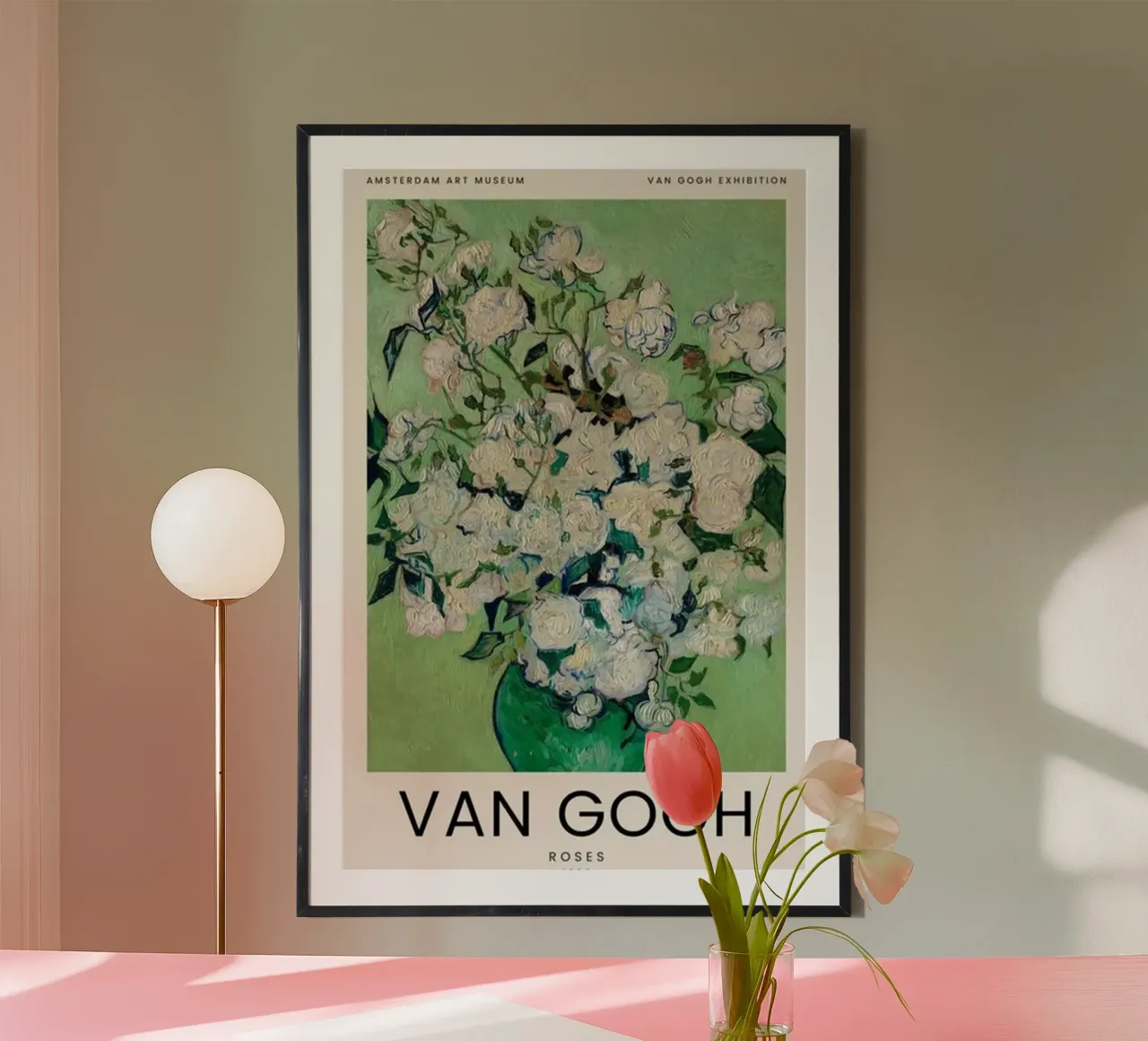 rose rosa in vaso poster con telaio in plastica da Piper Shop Oke