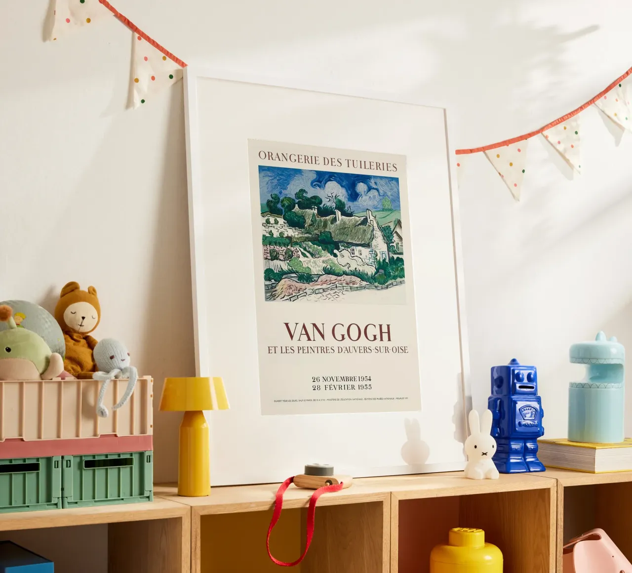 scena rurale con capanne di paglia poster con telaio in plastica da Piper Shop Oke