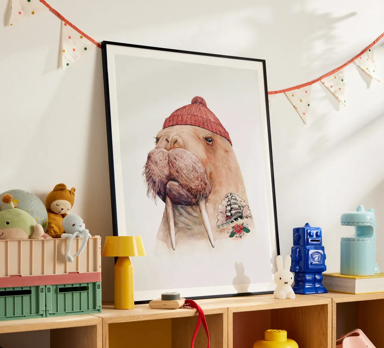 Tricheco tatuato - Cappuccio rosso poster con telaio in plastica da Animal Crew
