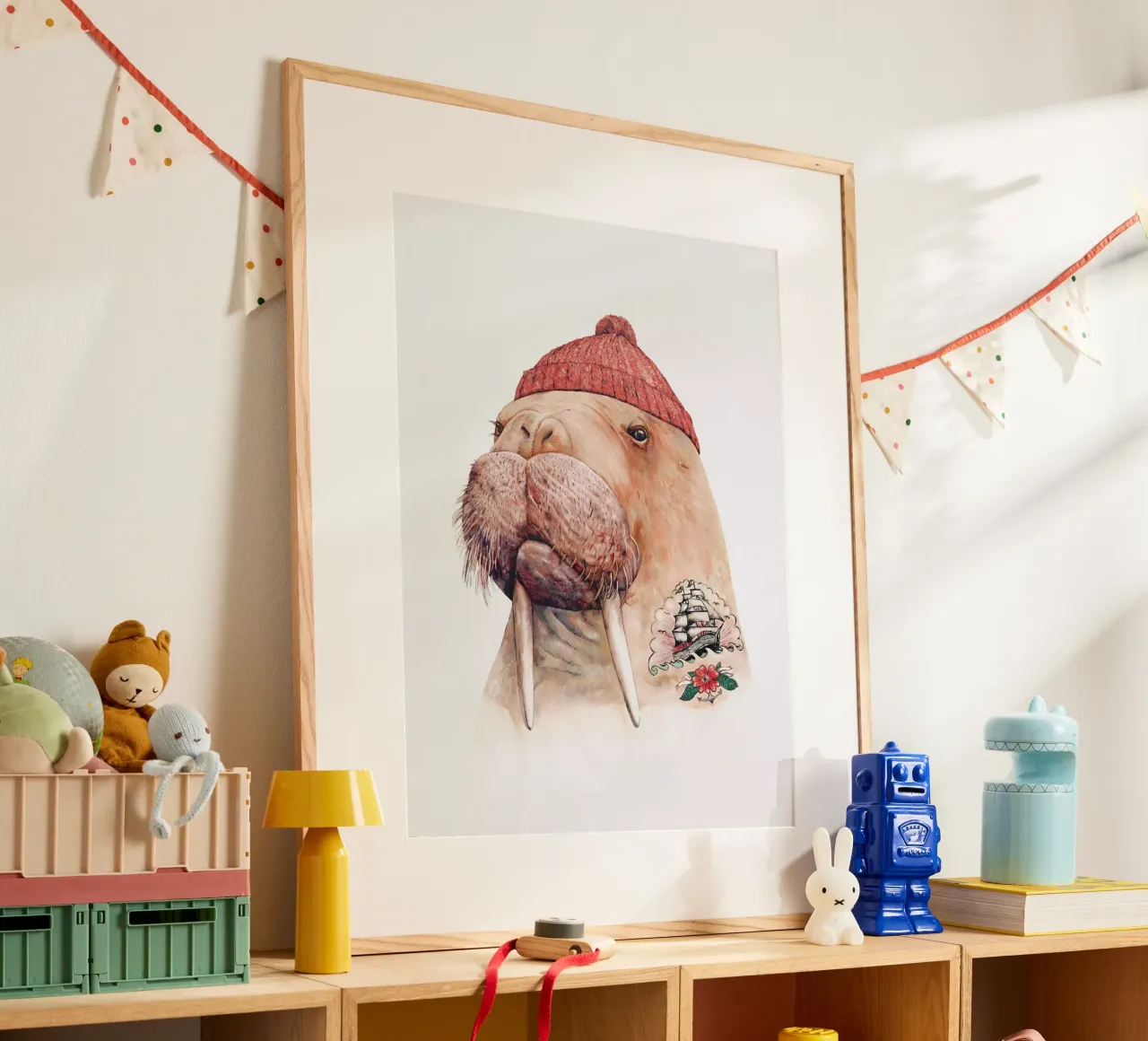 Tricheco tatuato - Cappuccio rosso poster con telaio in plastica da Animal Crew