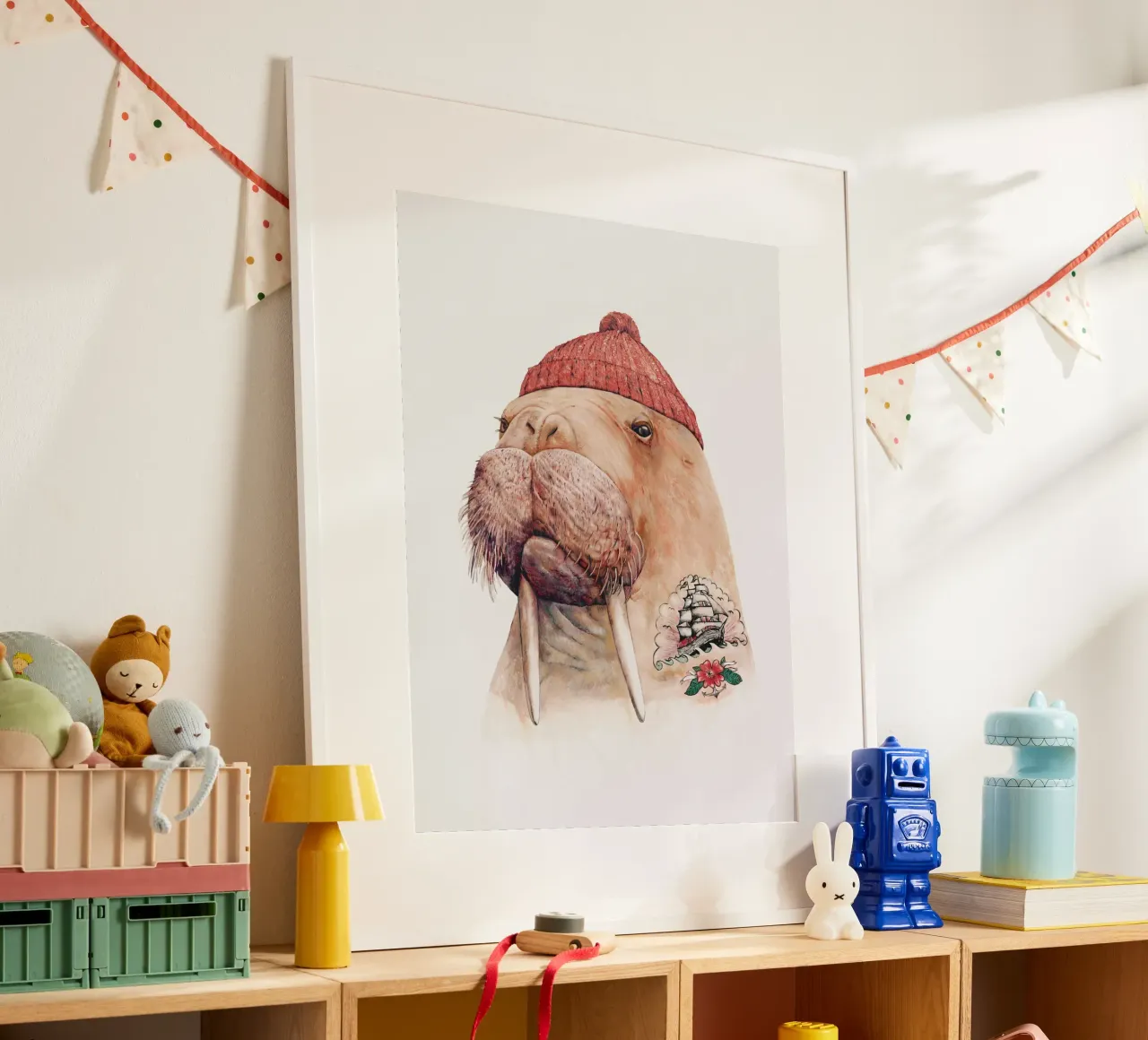 Tricheco tatuato - Cappuccio rosso poster con telaio in plastica da Animal Crew