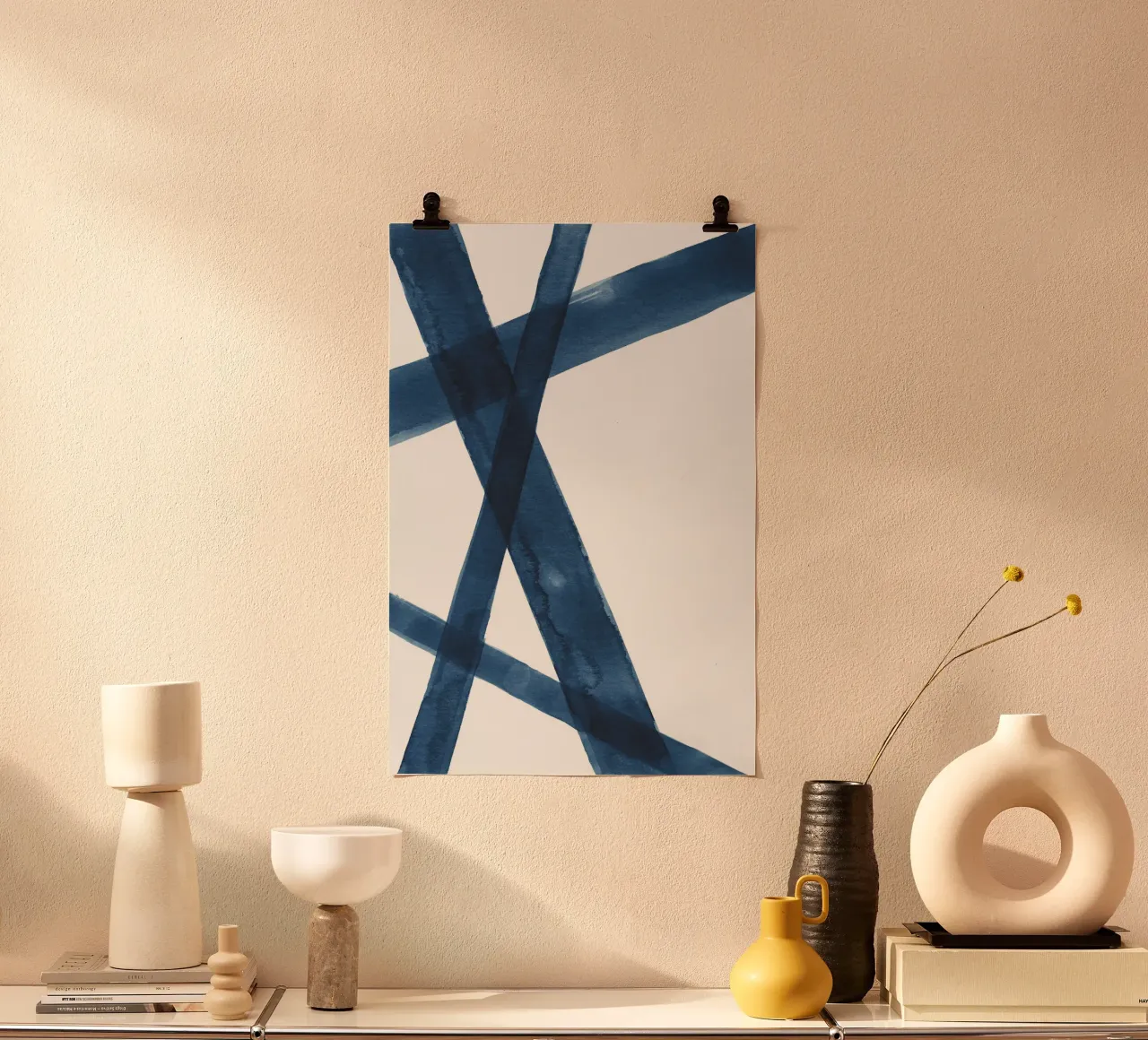 Linee acquerello blu scuro 1 poster con telaio in legno da NouveauPrints