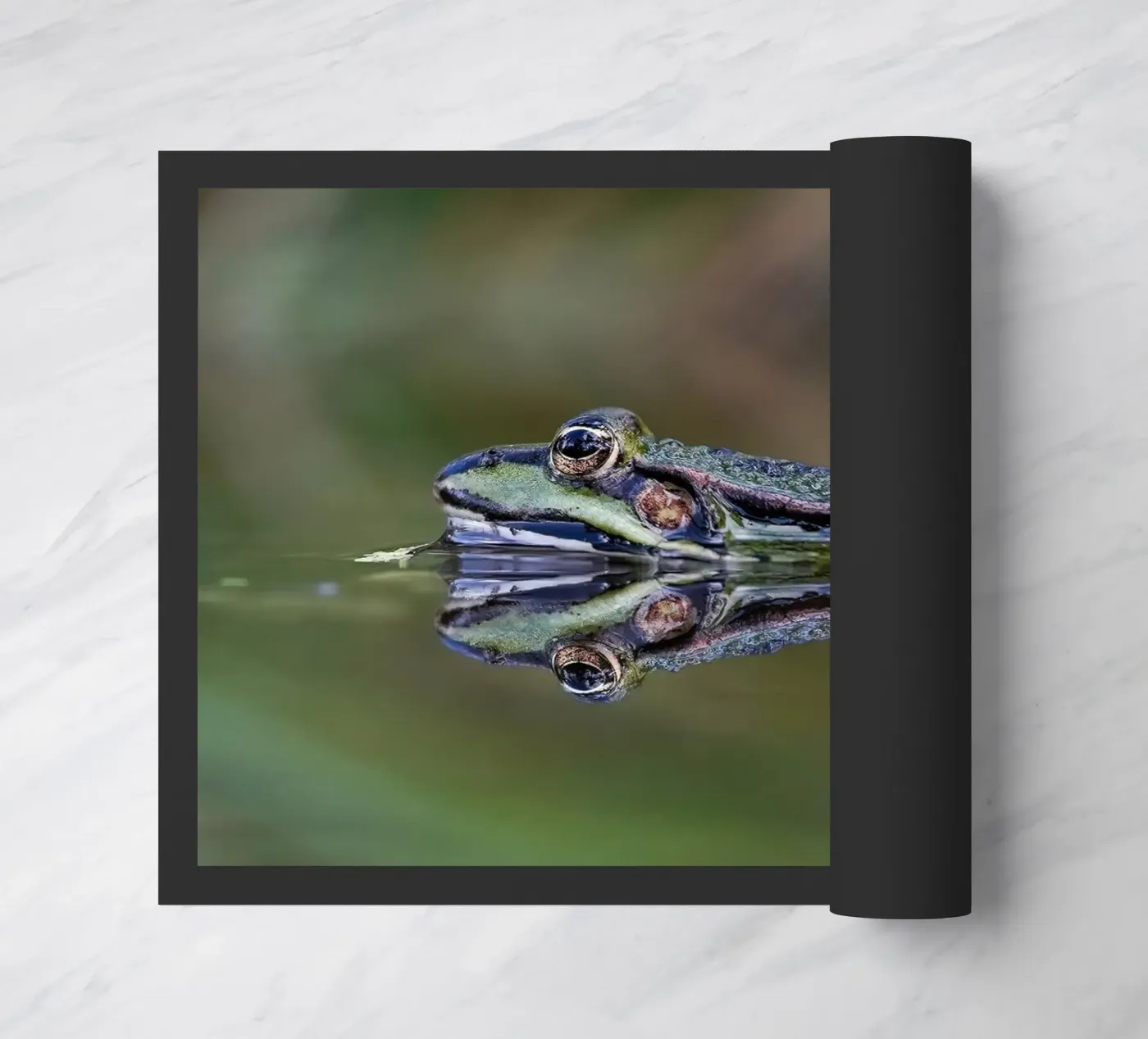 Frosch-Reflexion Fußmatte von Tom's Wildlife