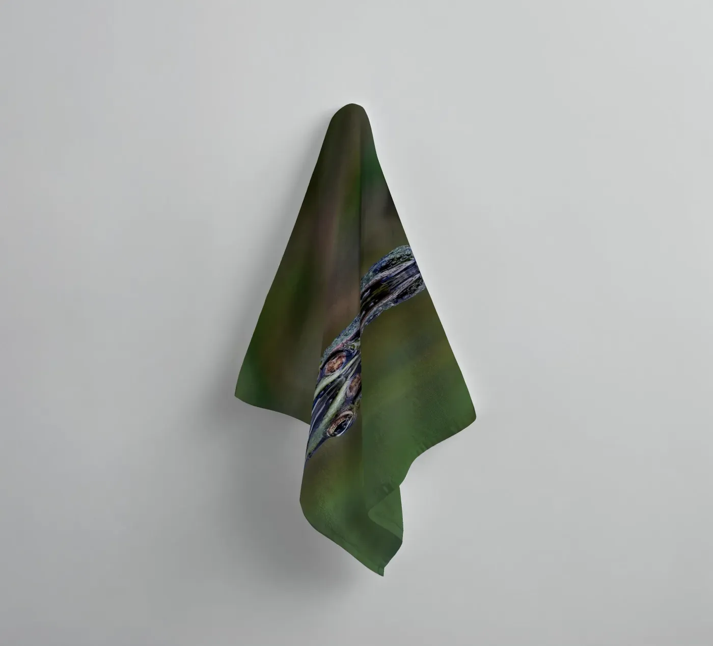 Frog reflection badhanddoek van Tom's Wildlife