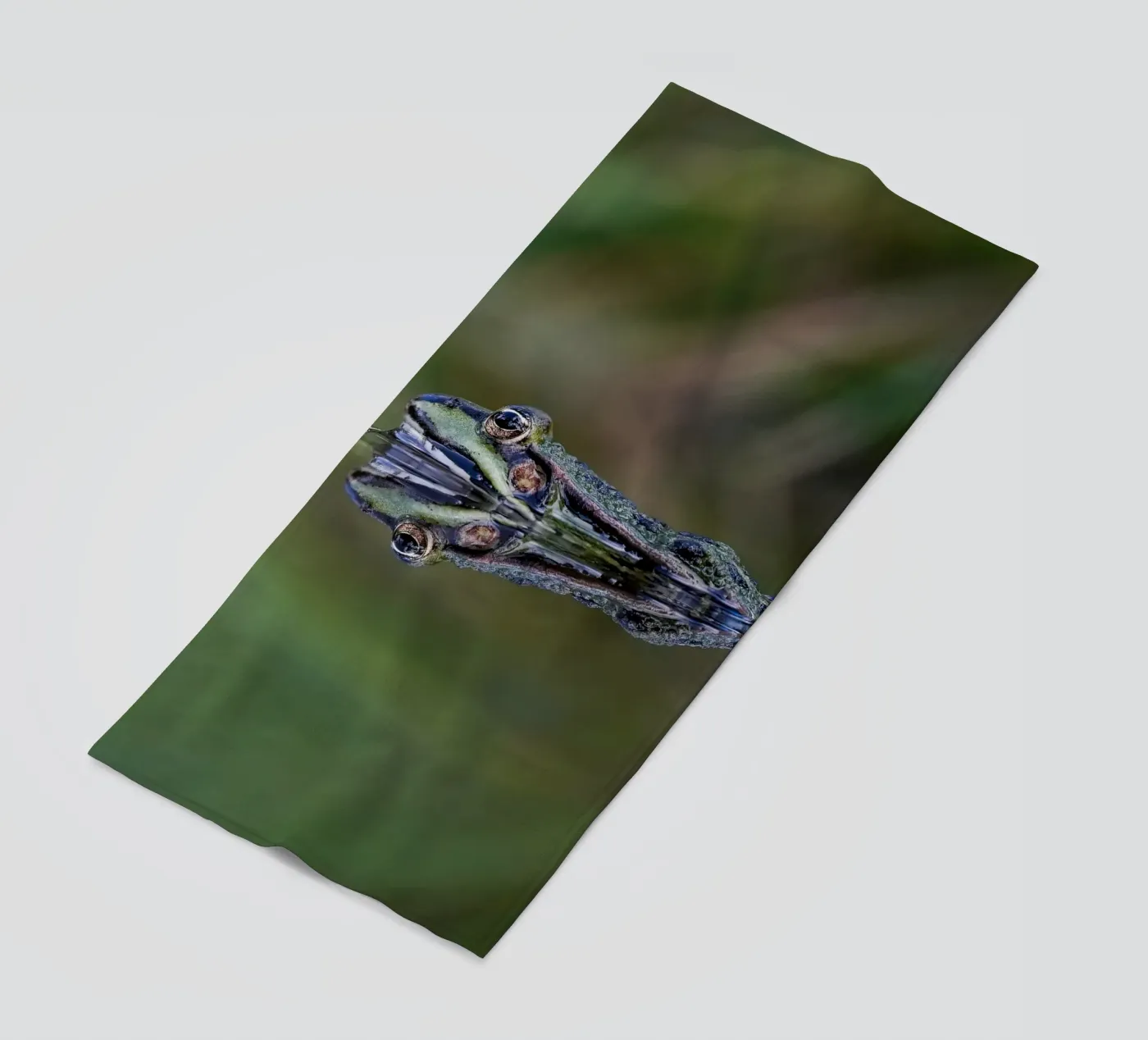 Réflexion sur les grenouilles serviette de plage de Tom's Wildlife