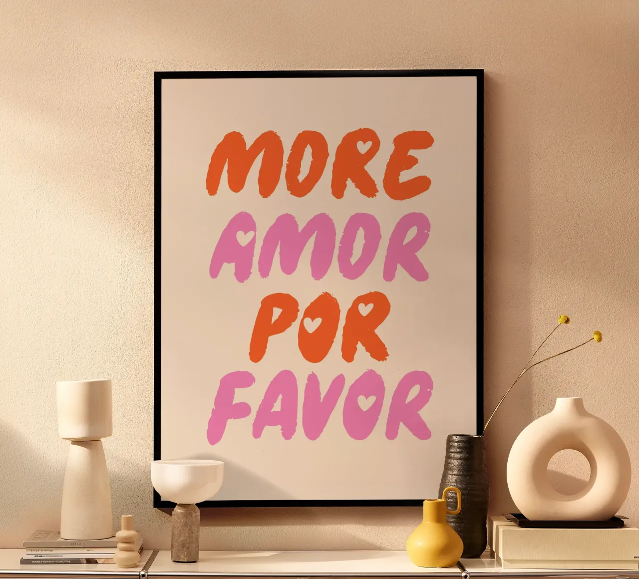 Più amore per favore poster con telaio in alluminio da dericktype