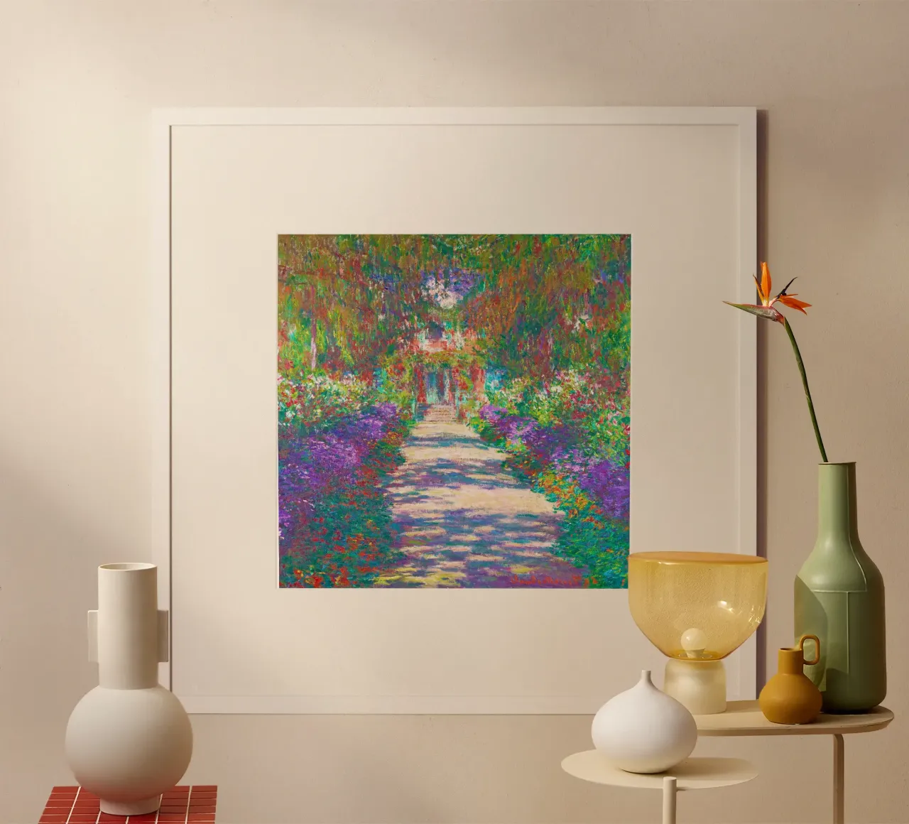 Sentiero nel Giardino di Monet a Giverny di Claude Monet poster con telaio in legno da Monet Art Prints