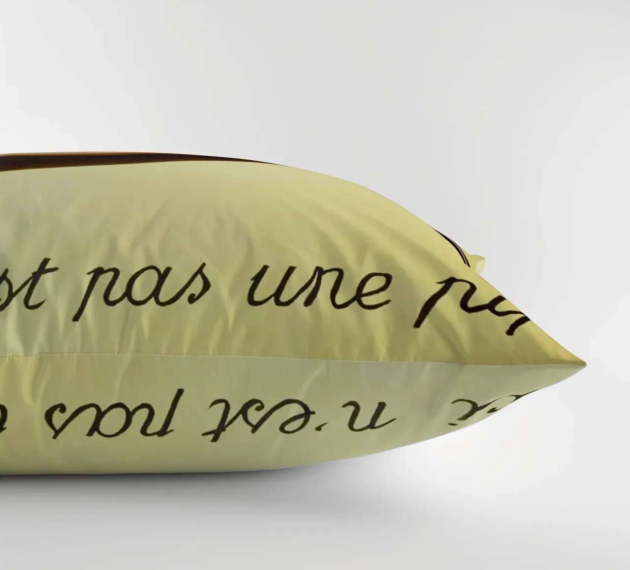 Ceci n'est pas une pipe di René Magritte cuscino da Classic Art Prints