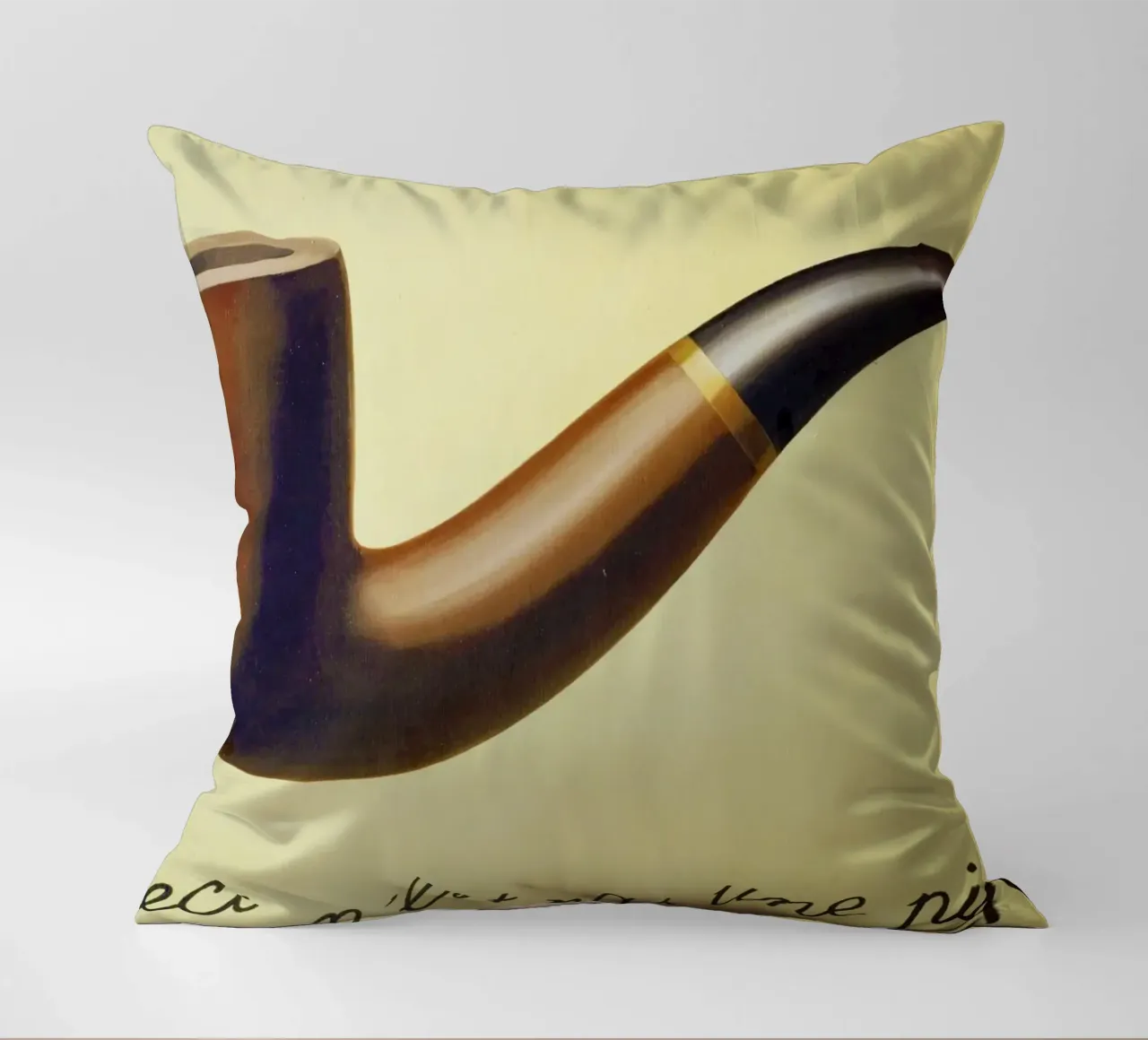 Ceci n'est pas une pipe di René Magritte cuscino da Classic Art Prints