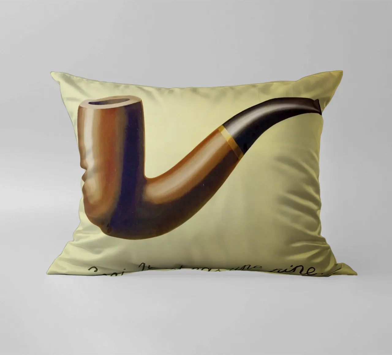 Ceci n'est pas une pipe di René Magritte cuscino da Classic Art Prints