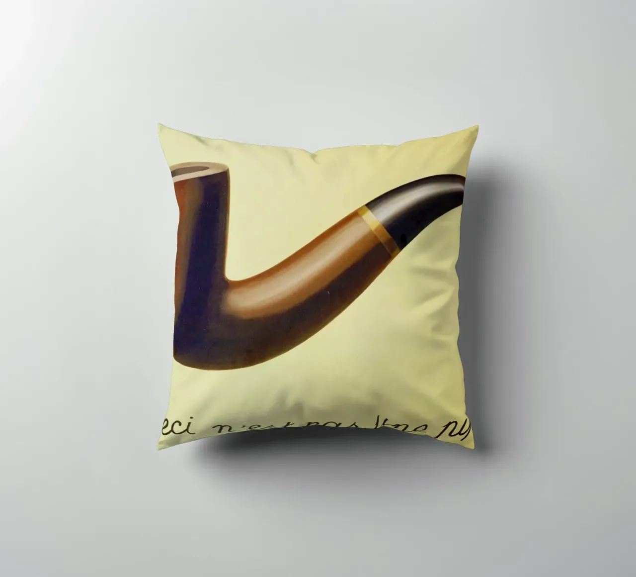 Ceci n'est pas une pipe di René Magritte cuscino da Classic Art Prints