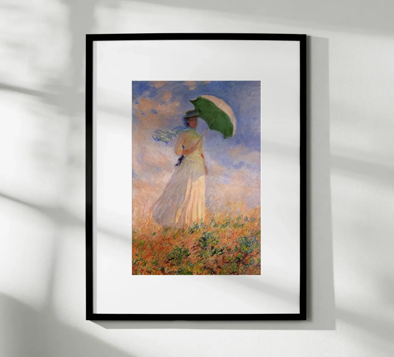 eine Frau, die in einem Blumenfeld spazieren geht und einen Regenschirm trägt Poster mit Aluminium Rahmen von SMG Store