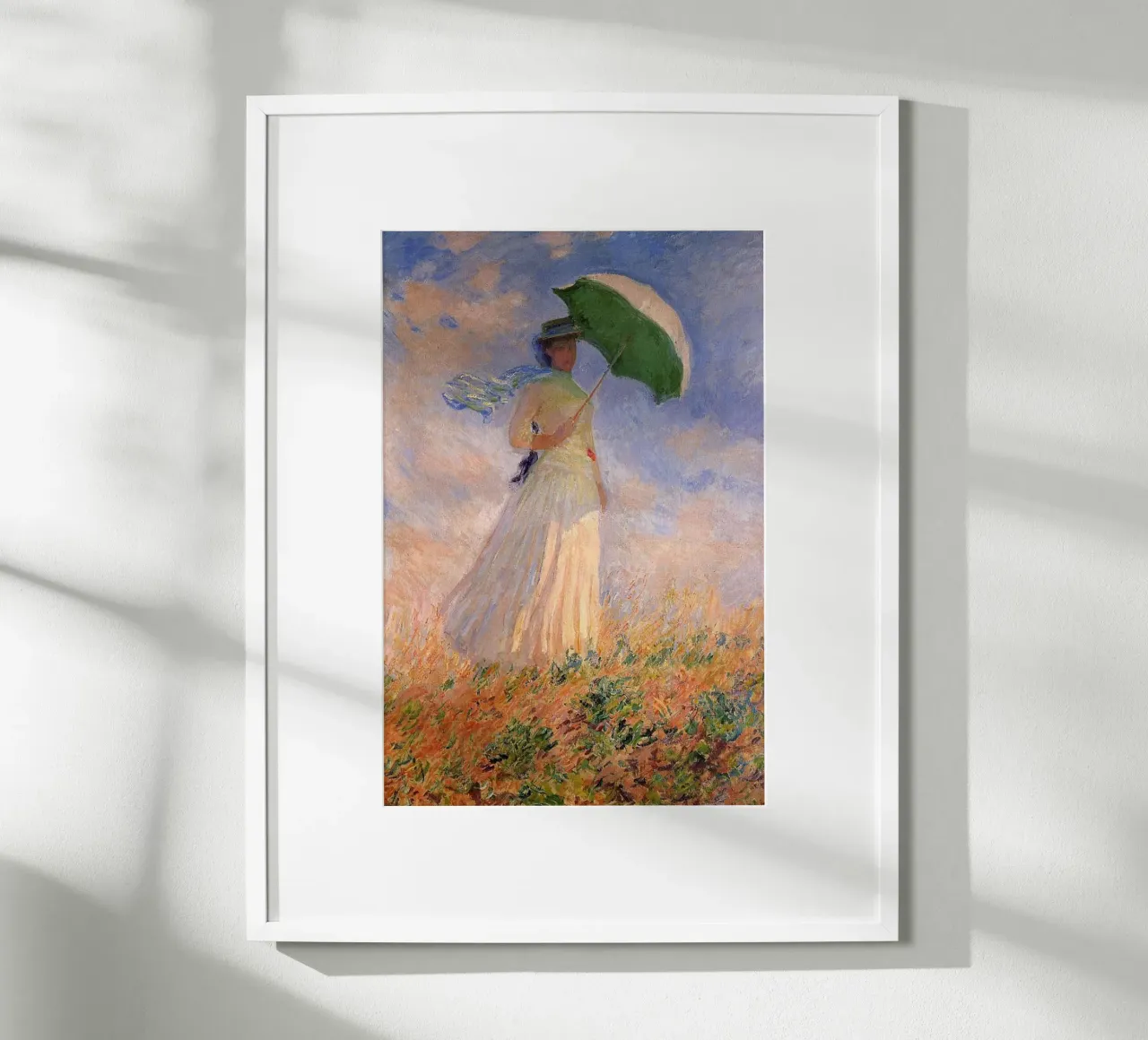 une femme marchant dans un champ de fleurs et portant un parapluie poster de SMG Store
