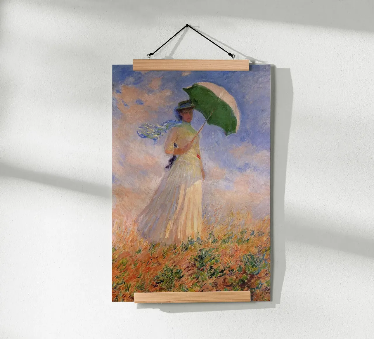 une femme marchant dans un champ de fleurs et portant un parapluie poster de SMG Store