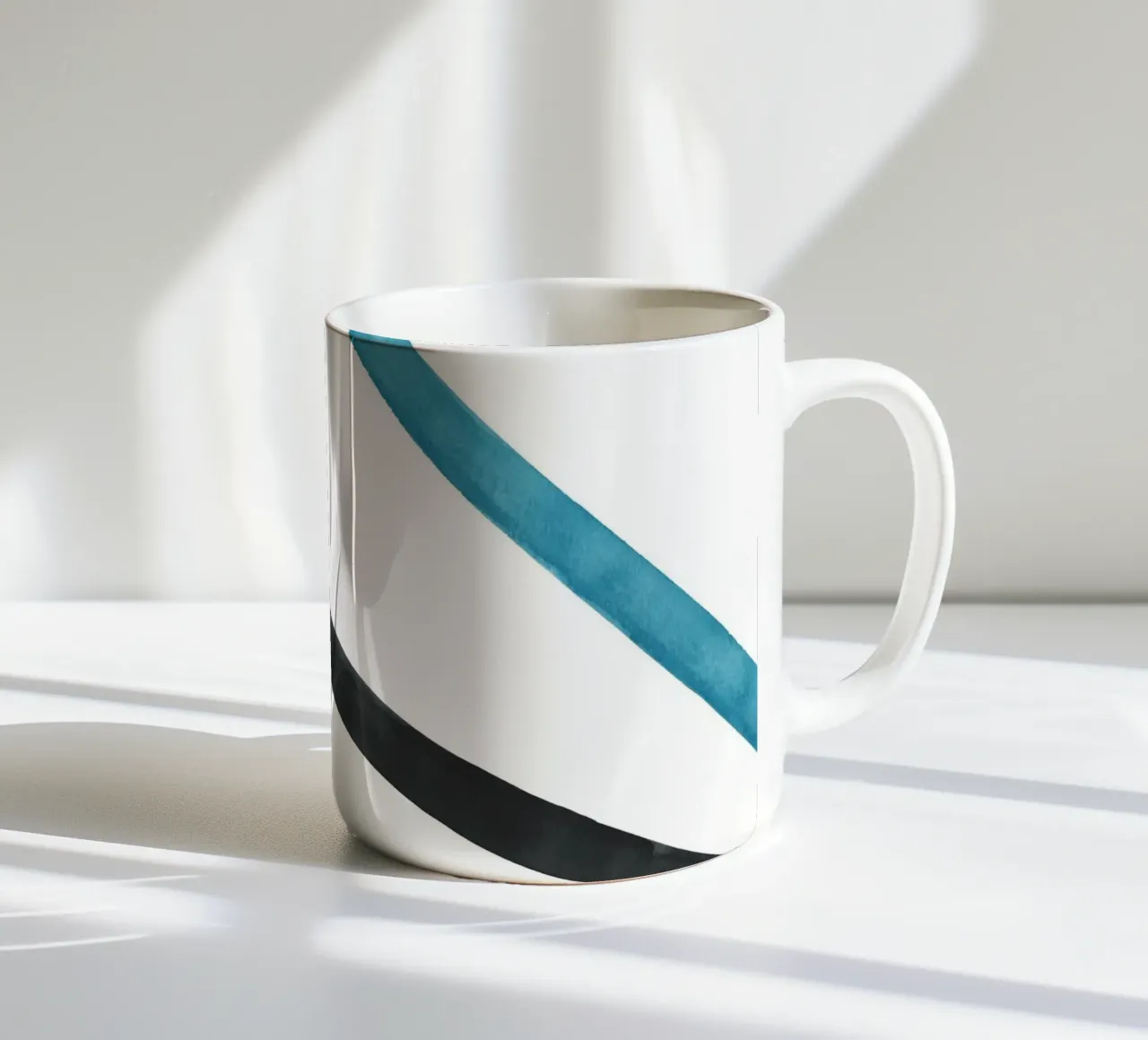 Linee acquerellate in toni freddi 2 tazza in ceramica da NouveauPrints