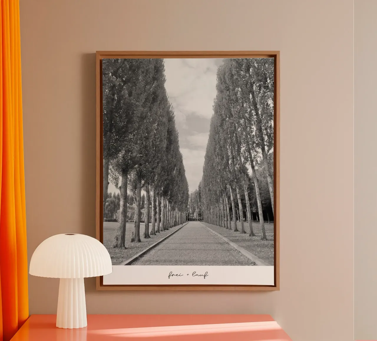 frei + lauf Allee canvas met Baklijst van Frida + frei