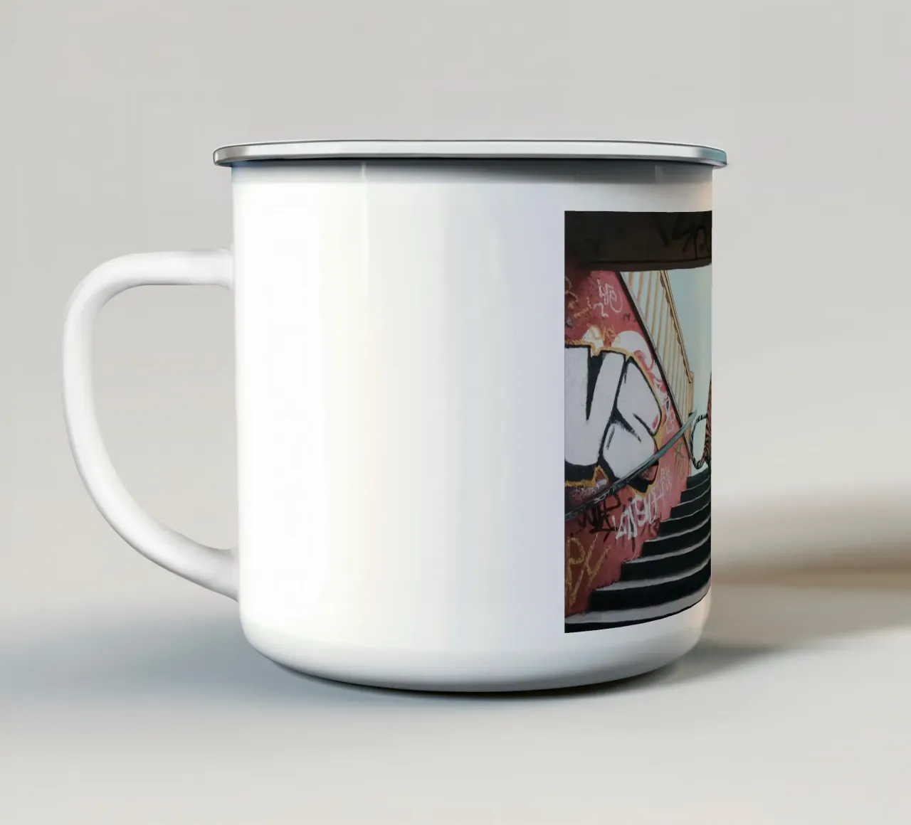 Josh Keyes: "Stairway to Heaven tazza in smalto da Trudeau Art Galley