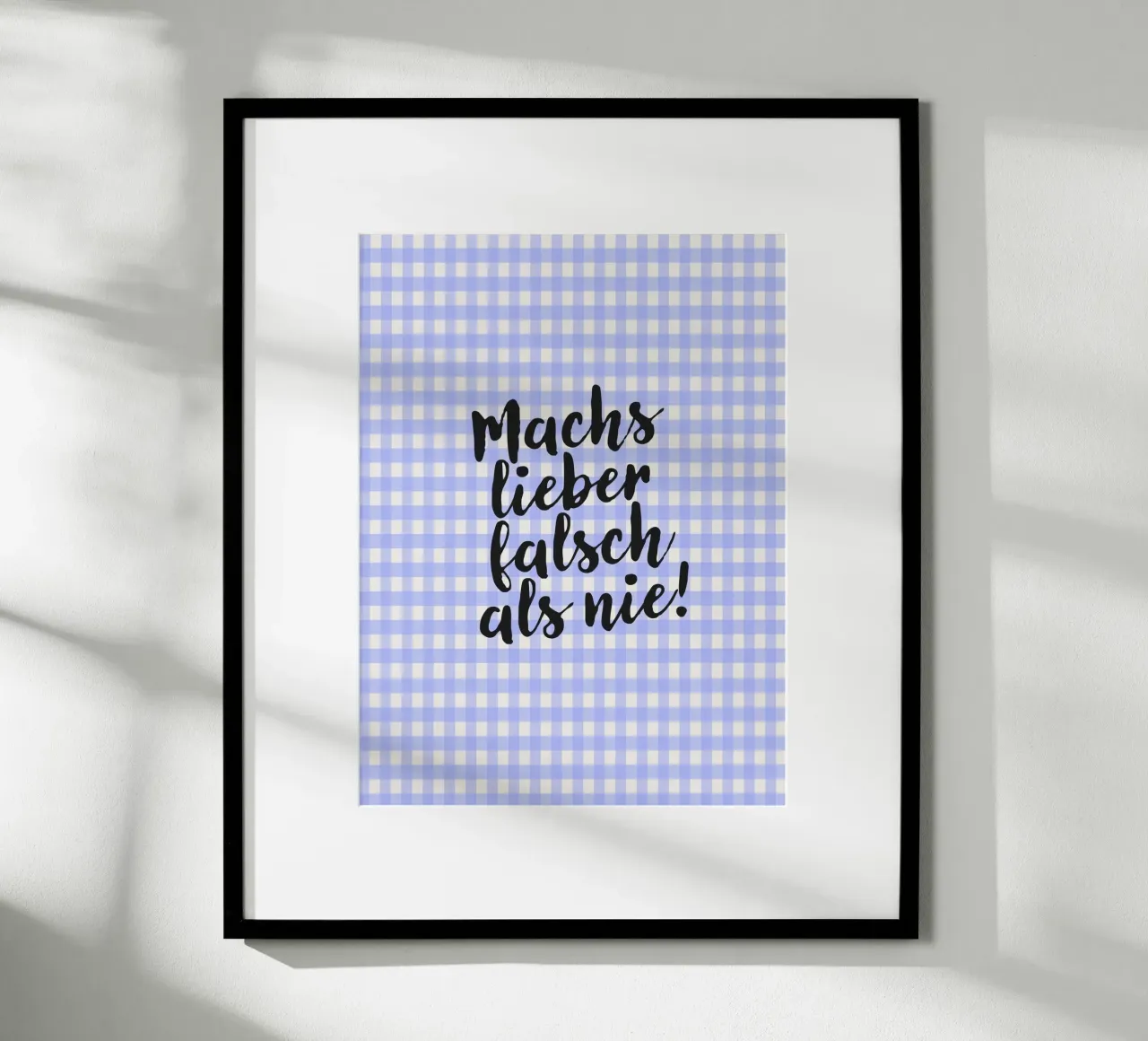 Machs Lieber Falsch als Nie! Poster mit Kunststoffrahmen von Attaboy Dsgn