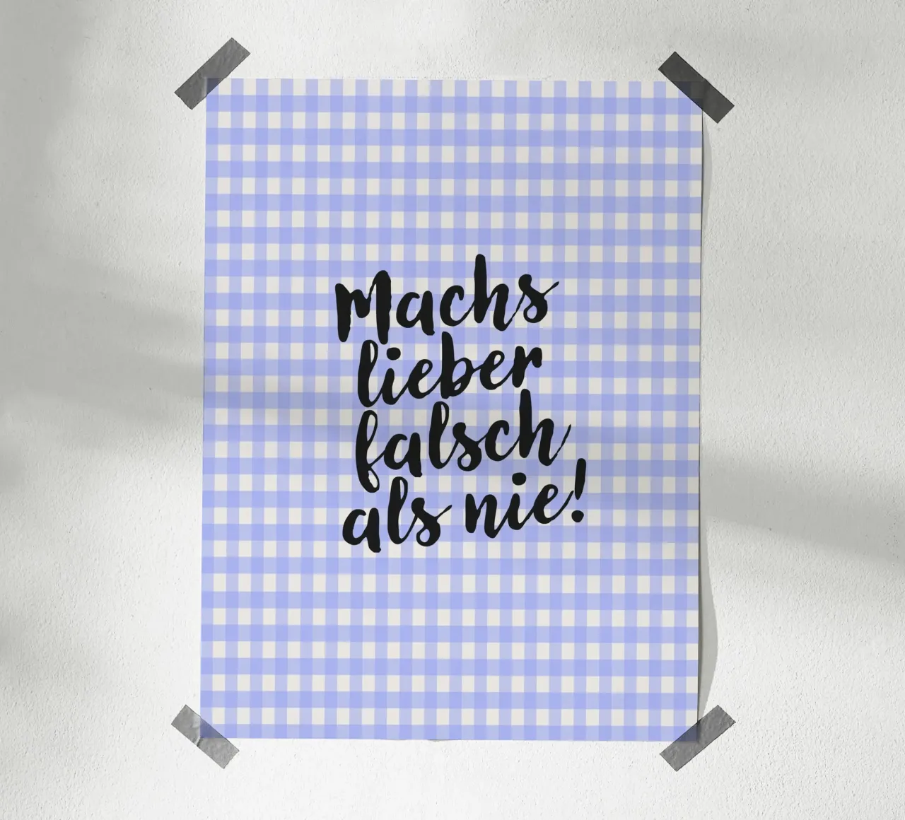 Machs Lieber Falsch als Nie! Poster mit Kunststoffrahmen von Attaboy Dsgn