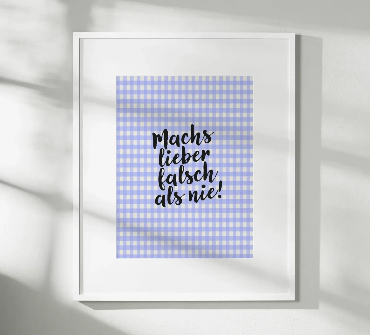 Machs Lieber Falsch als Nie! Poster mit Kunststoffrahmen von Attaboy Dsgn