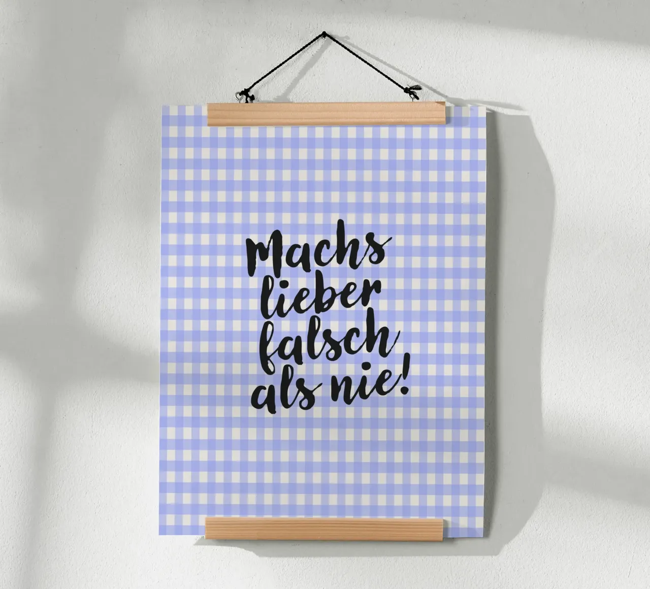 Machs Lieber Falsch als Nie! Poster mit Kunststoffrahmen von Attaboy Dsgn