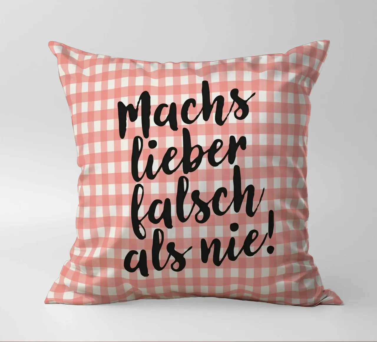 Machs lieber falsch als nie! cuscino da Attaboy Dsgn