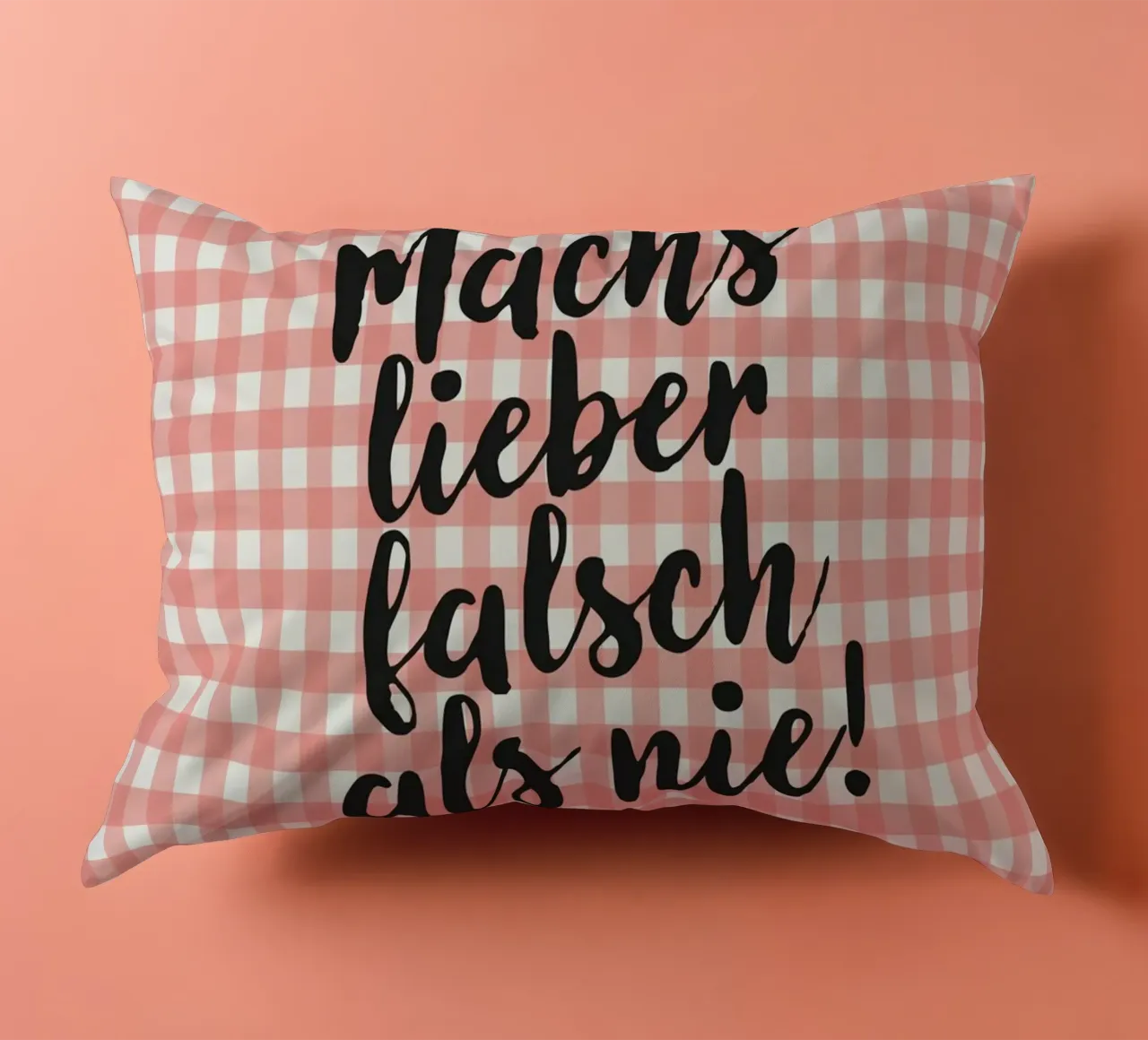 Machs lieber falsch als nie! cuscino da Attaboy Dsgn