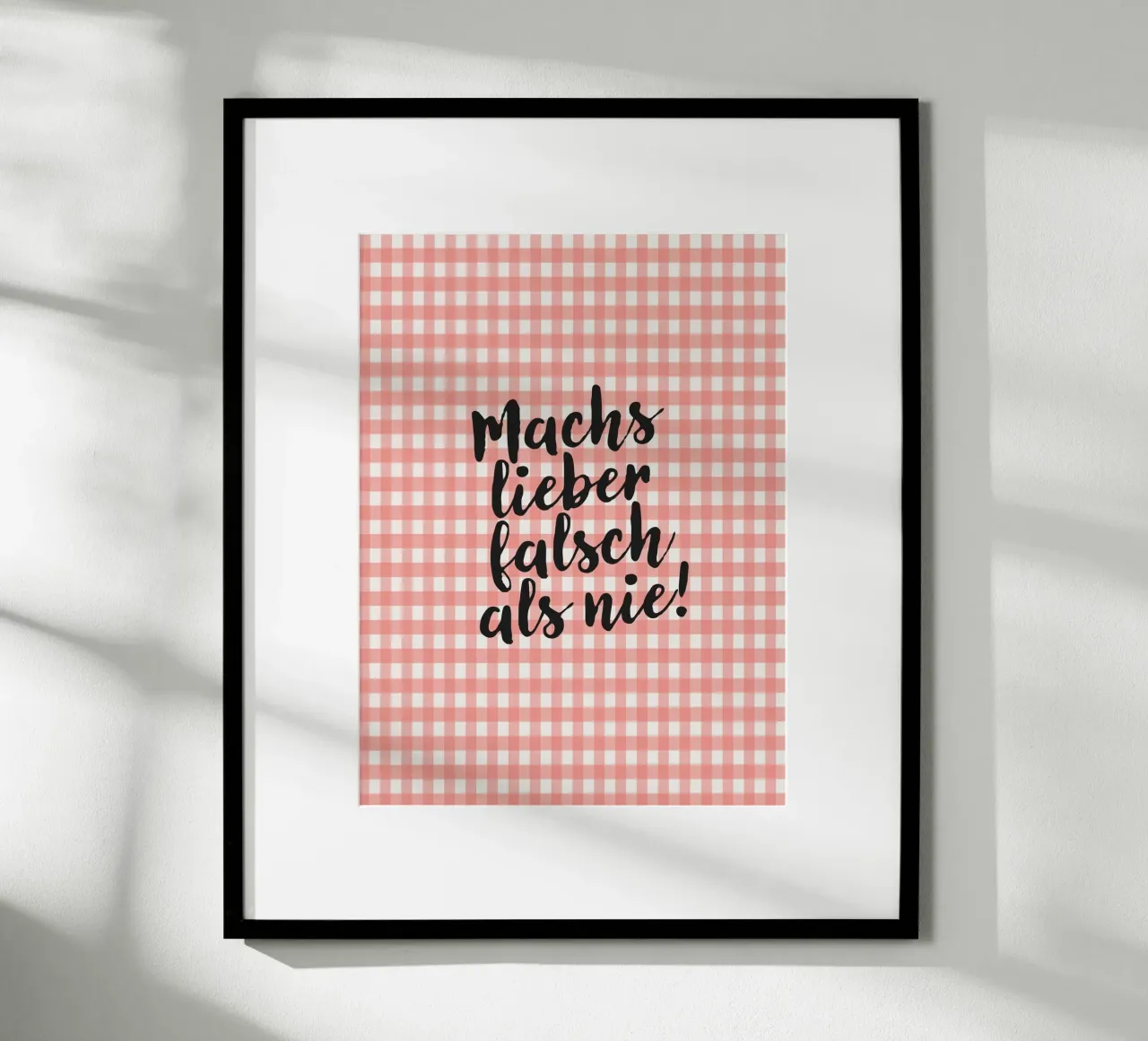 Machs lieber falsch als nie! poster con telaio in plastica da Attaboy Dsgn