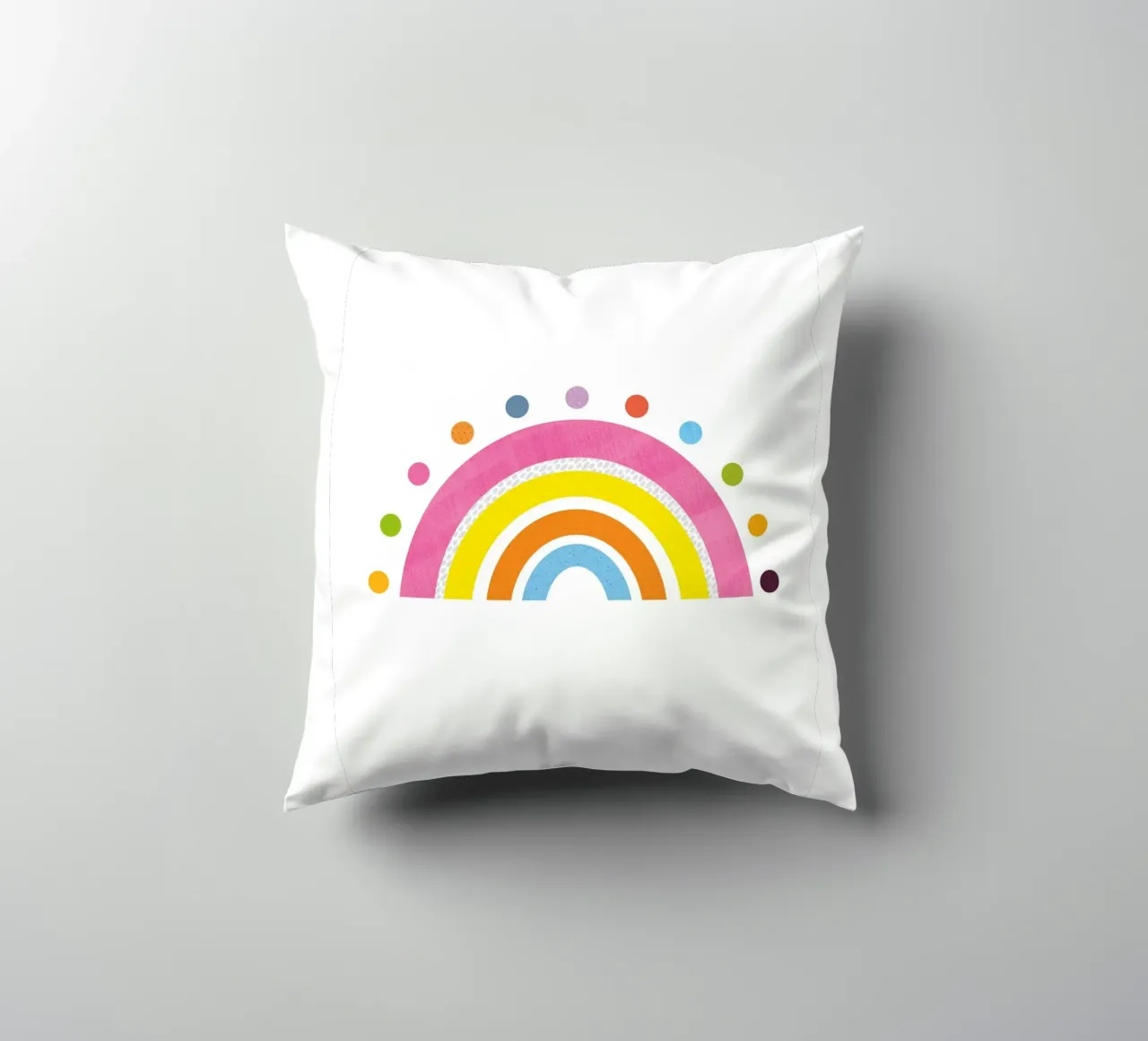 Arcobaleno giocoso con puntini colorati cuscino da JaySan Studio