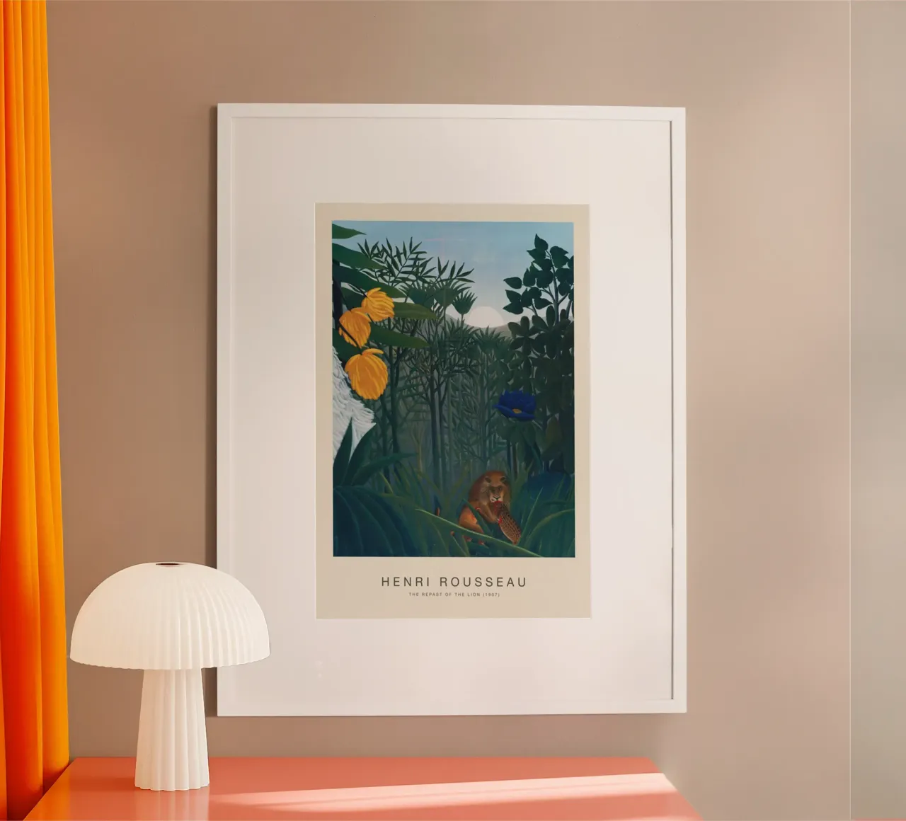 leeuw eet krokodil poster met houten frame van taylor shop