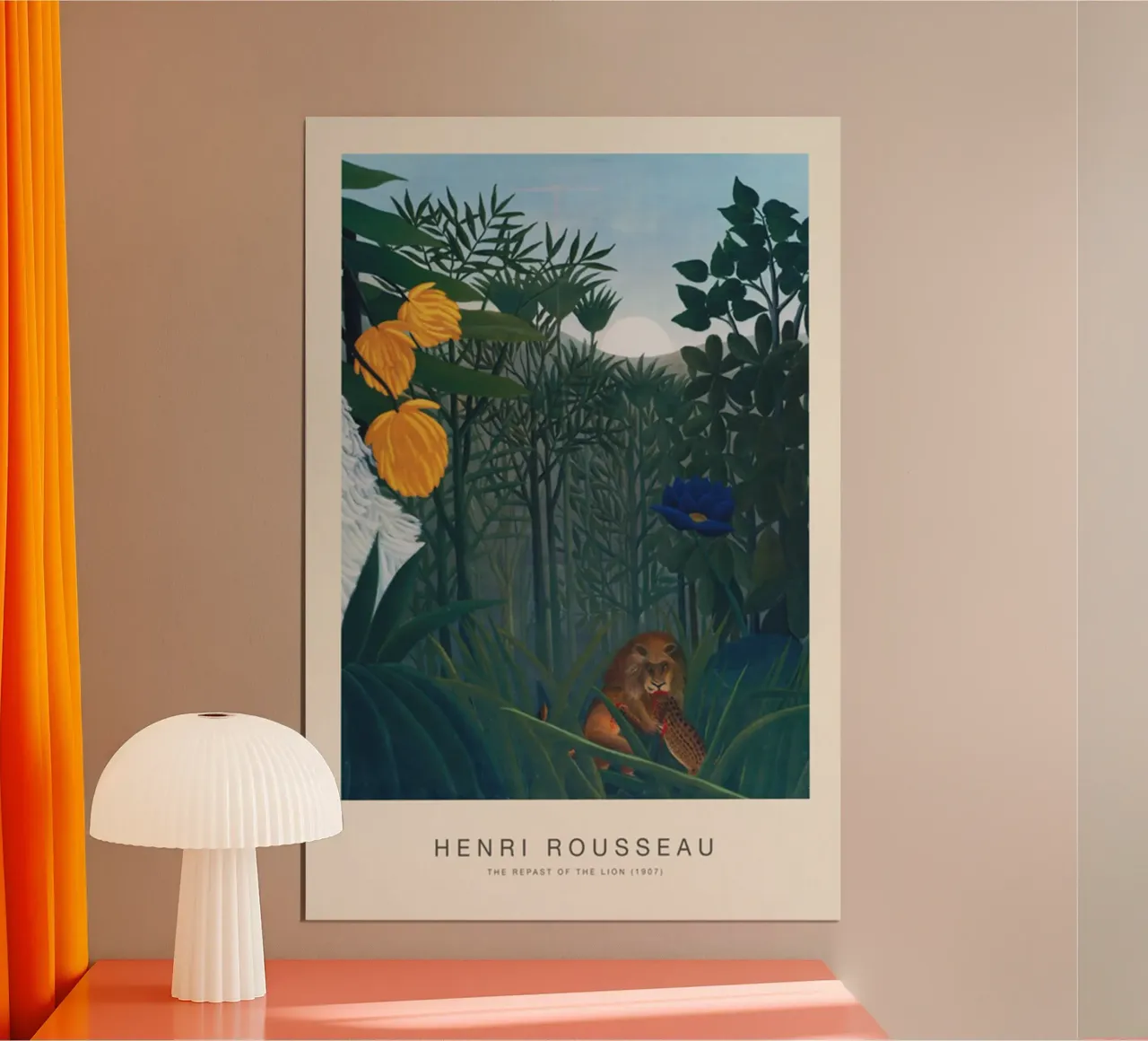 leeuw eet krokodil poster met houten frame van taylor shop
