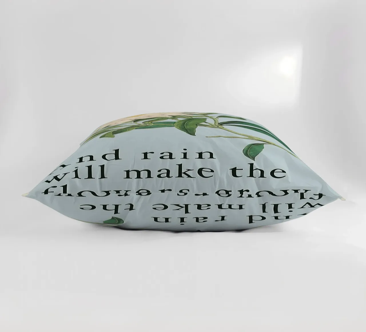E la pioggia farà crescere i fiori cuscino da Leahprint