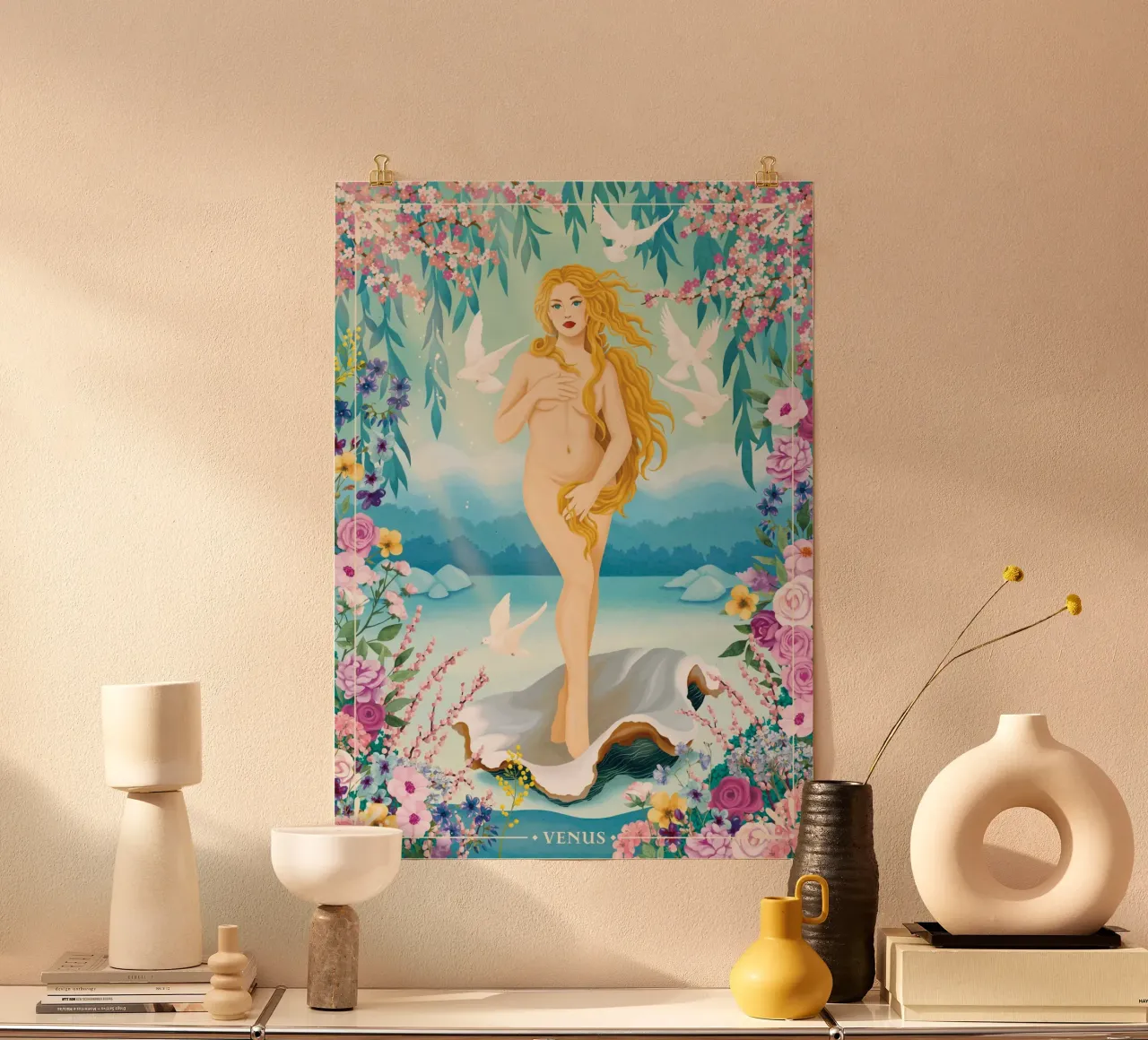 Venere Afrodite | Dea dell'amore poster con telaio in alluminio da Nour Tohme