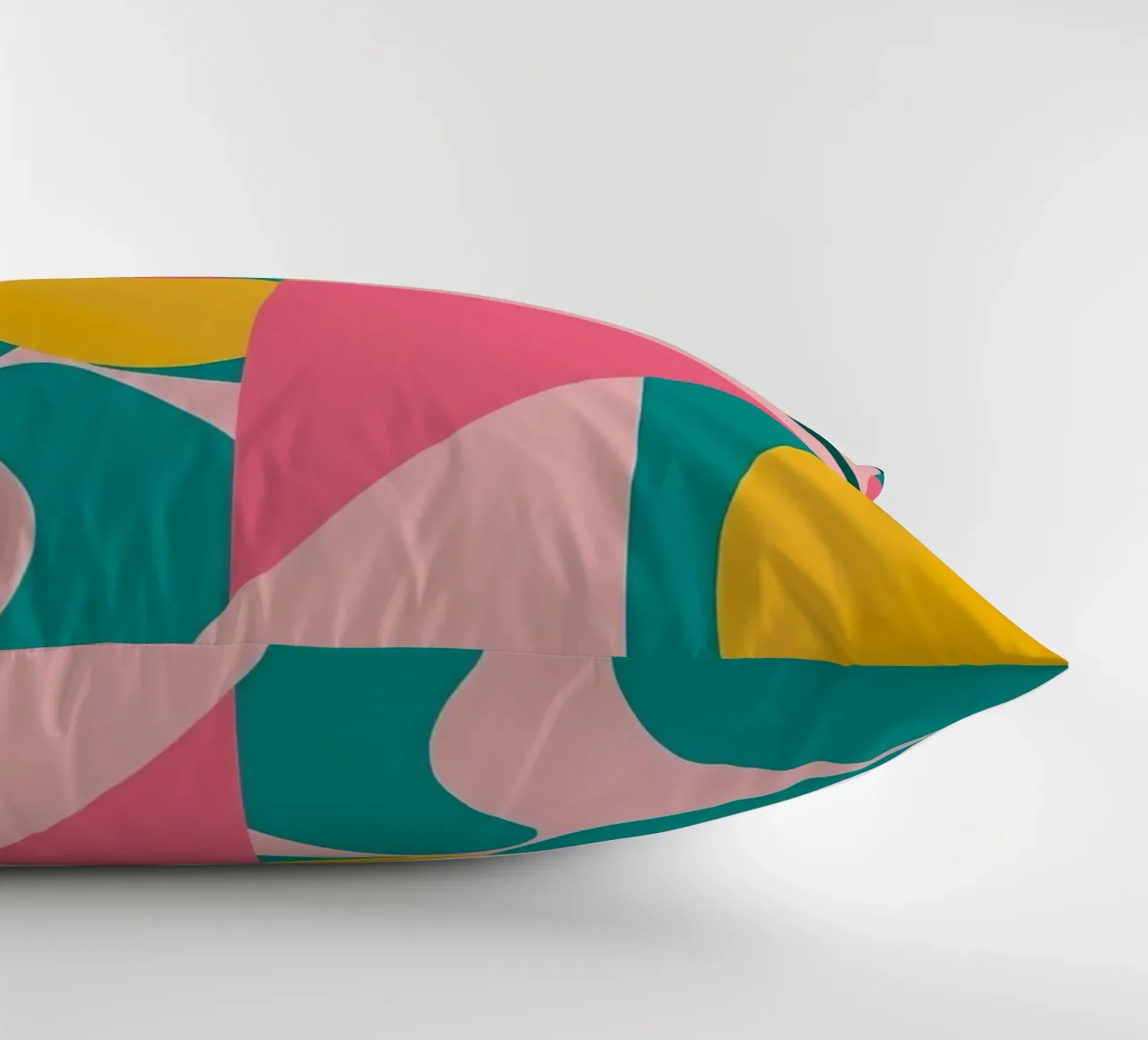 Geometrisch abstract met cirkelvormige en driehoekige vormen kussen van DesignDoodle