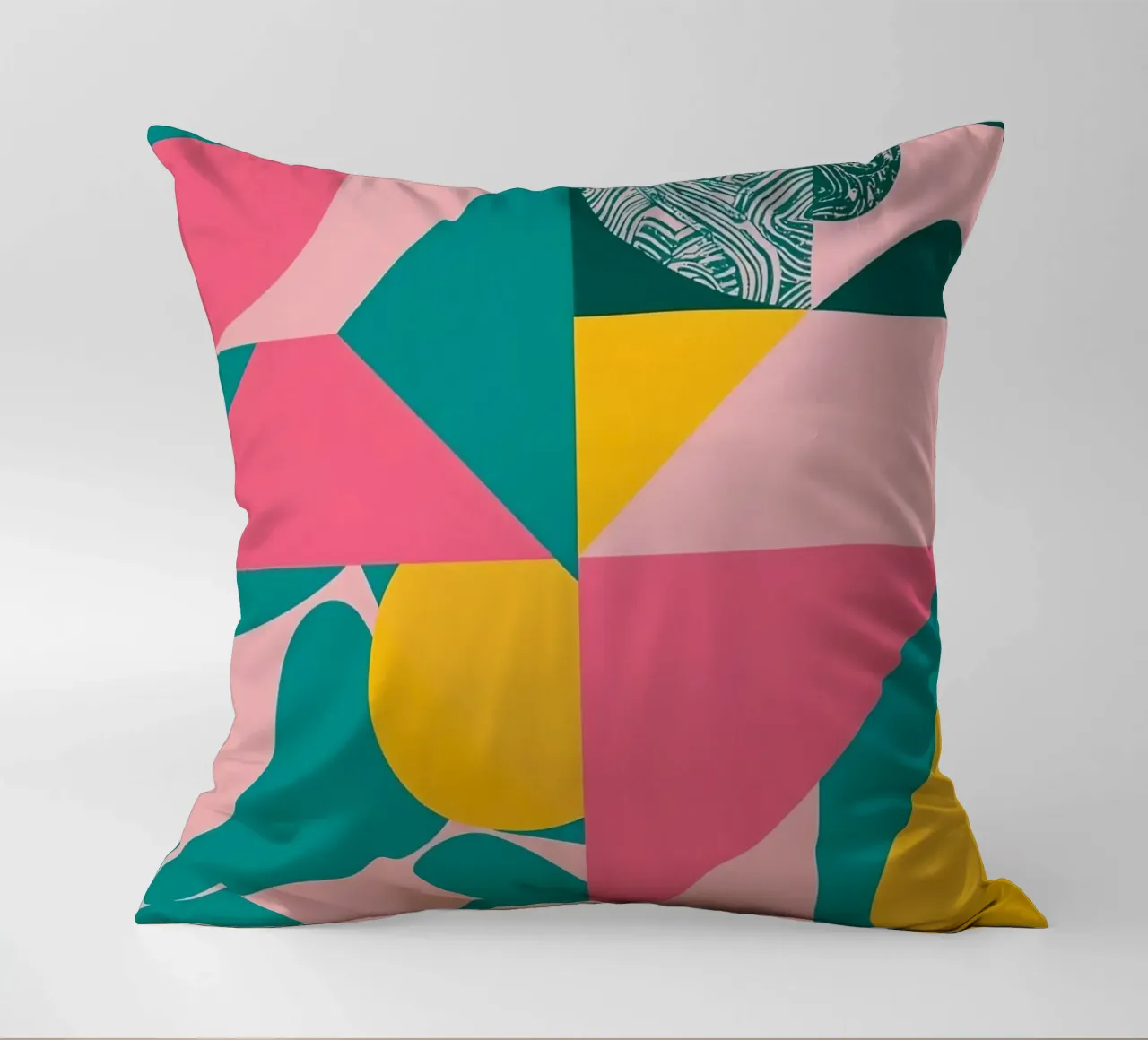 Geometrisch abstract met cirkelvormige en driehoekige vormen kussen van DesignDoodle