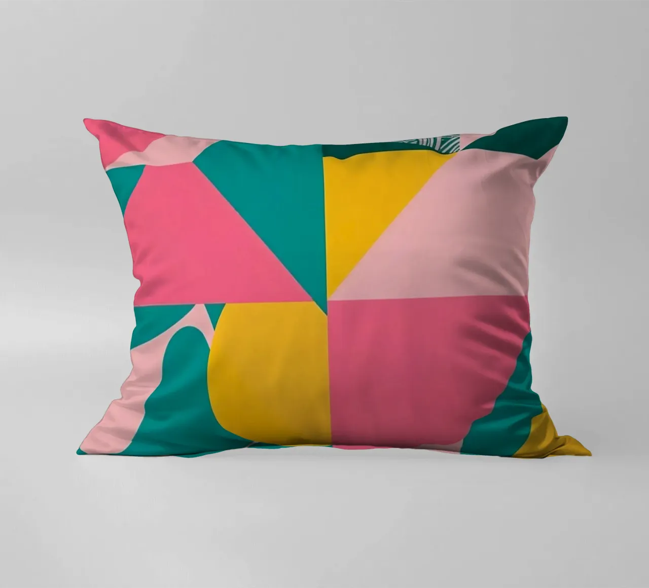 Geometrisch abstract met cirkelvormige en driehoekige vormen kussen van DesignDoodle