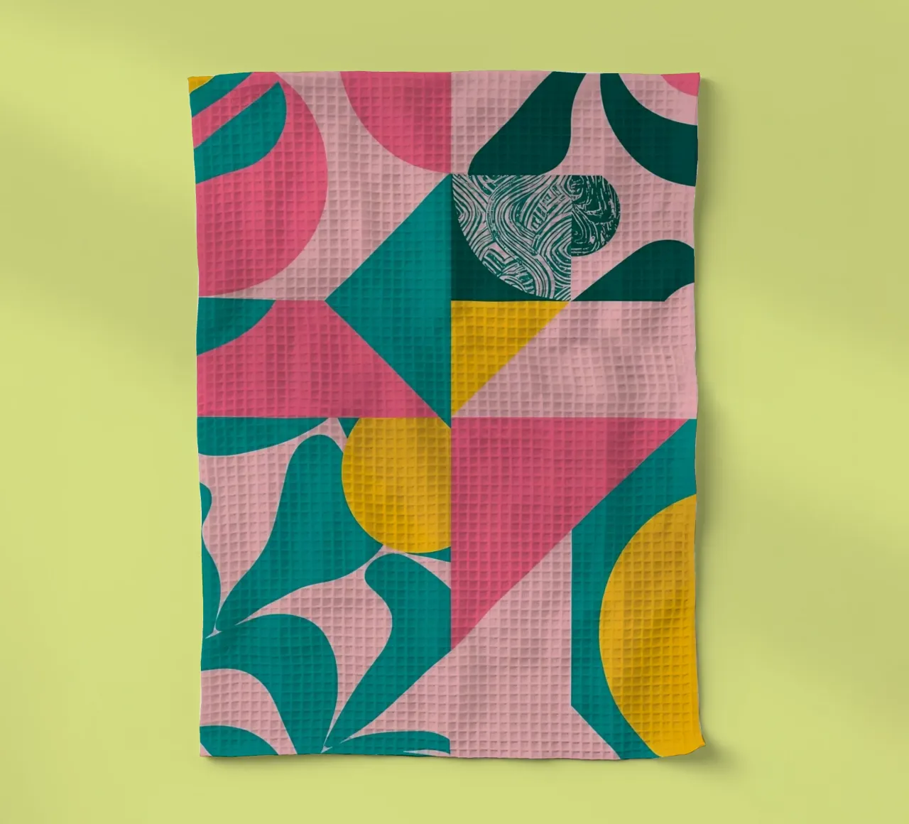 Geometrische Abstraktion mit kreisförmigen und dreieckigen Formen Geschirrtuch von DesignDoodle