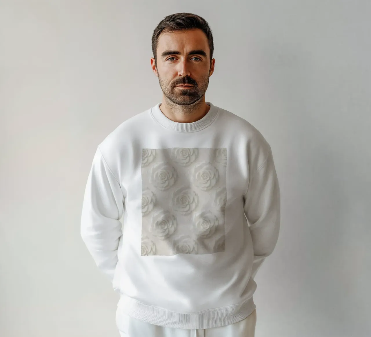 Modello a rilievo di rosa in gesso bianco felpa da DesignDoodle