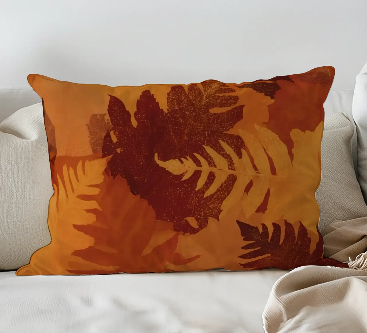 Sagome di foglie sovrapposte in colori autunnali cuscino da DesignDoodle