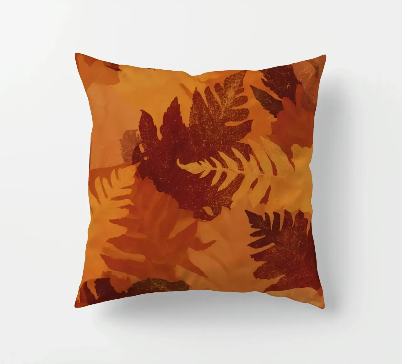 Sagome di foglie sovrapposte in colori autunnali cuscino da DesignDoodle