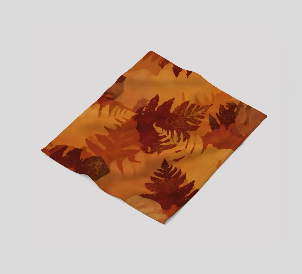 Sagome di foglie sovrapposte in colori autunnali coperta in pile da DesignDoodle